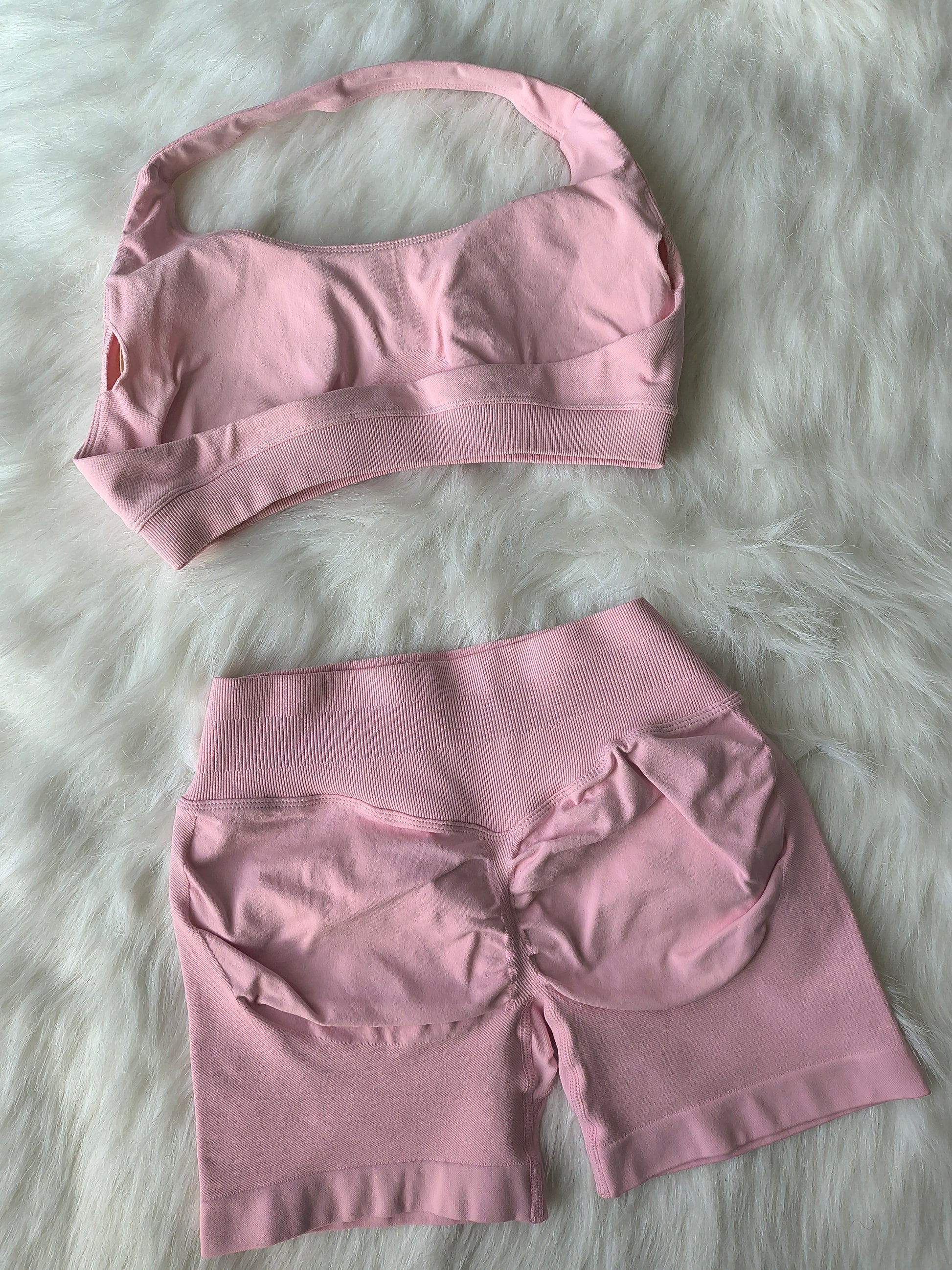 Define Signature Hidden Scrunch Shorts - Pink